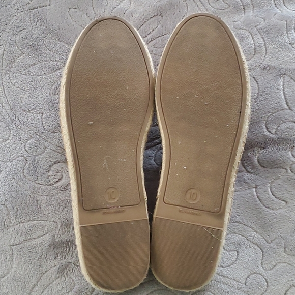 Universal Thread - Picture 5 of 5